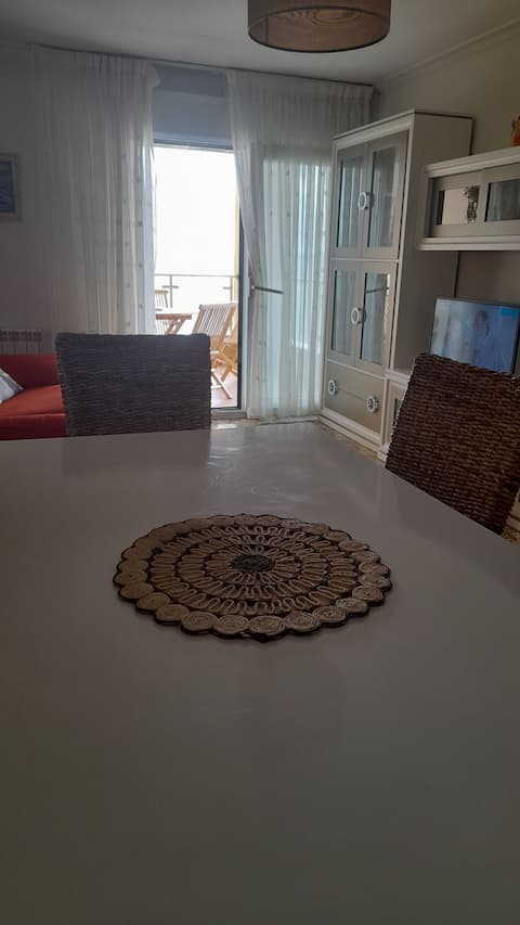 Anuncio de Airbnb popular: Beachfront apartment en Vilagarcía De Arousa