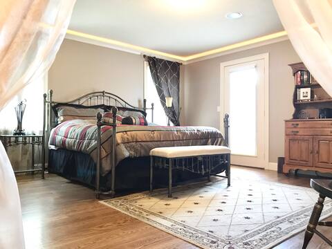 Private sanctuary in the city w/ patio & backyard