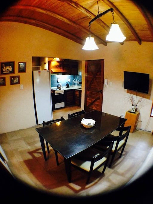 Comedor con Directv y Wifi