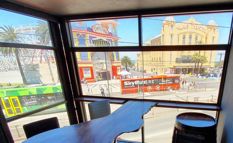 Luxurious Spacious St.Kilda Esplanade Apartment