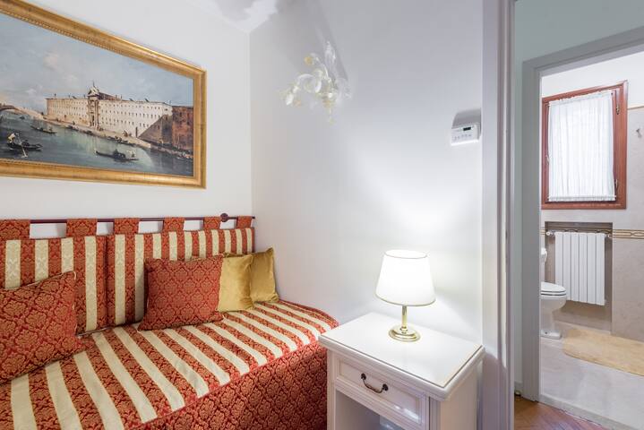 Cupido apartment, view of Canal Grande gallery image 4