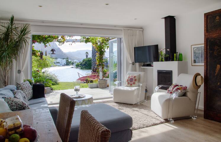 Waterside Cottage fab 2 bedroom home on water gallery image 2