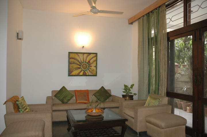Fully Furnished 3 Bedroom Ground Floor Apartment - デリー