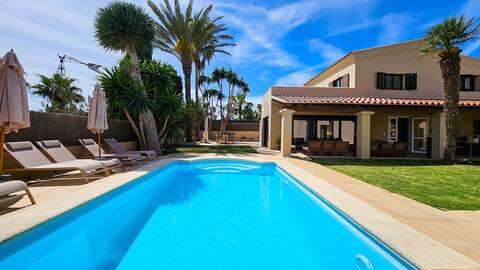 Luxury Villa 5 mins from beach, town and airport