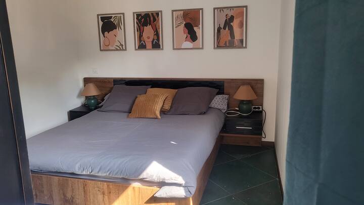 160 кревета со кревет и ламба + гардероба