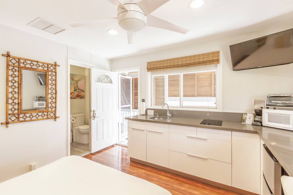 Wrap-around Quartz Countertop & Desk