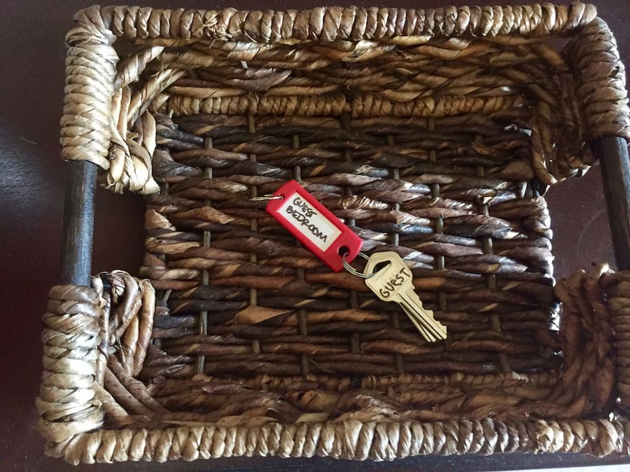 Guest bedroom keys in basket on entry table