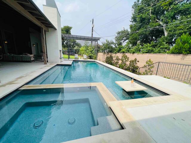 Lux Retreat – Pool/Jacuzzi & Cold Plunge/Sauna gallery image 4