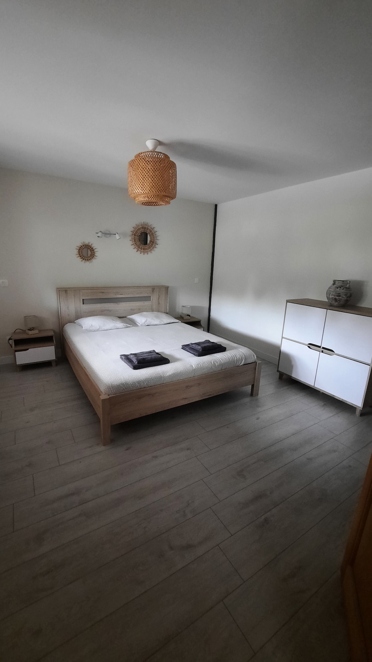 Planta baja Habitación  principal con  cama doble 