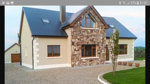 Large Luxurious House with a 5 star feel