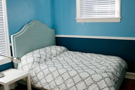 Private Entrance w bath ★ Walk to Coffee/Bars/Park