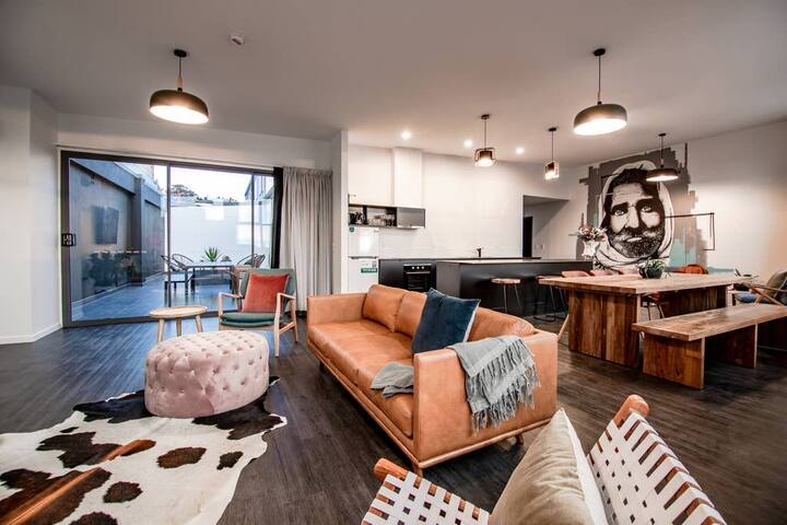 Change Overnight – World Changer – Penthouse gallery image 4