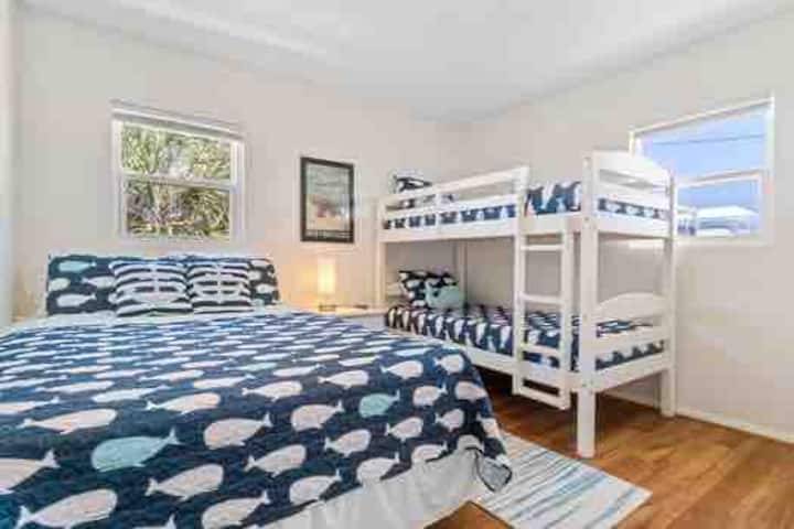 Queen bed and twin bunkbed