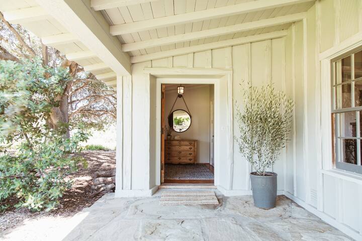 Random Oak Vacation Rentals managed Airbnb listing 1