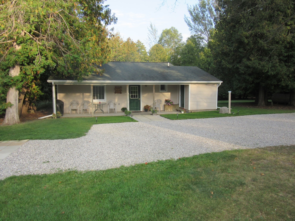 IRONTON COTTAGE Houses for Rent in Charlevoix, Michigan, United