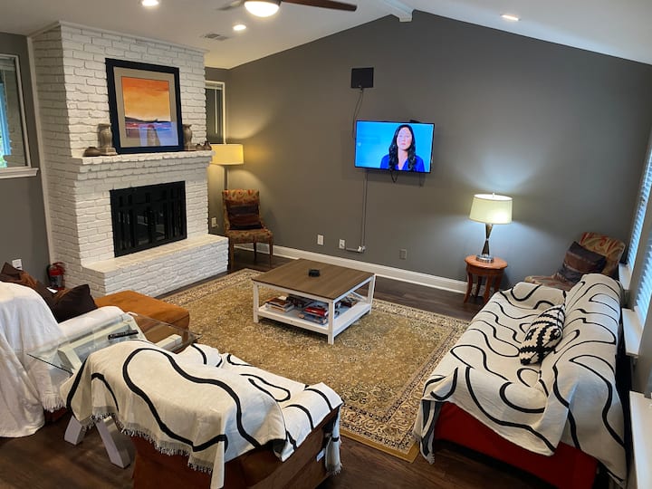 Amazing Pool & Patio - Hot Tub Too! Updated House! - DeSoto, TX