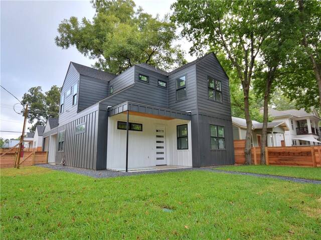 Modern WALKABLE Central Austin FREE PARKING trail gallery image 3