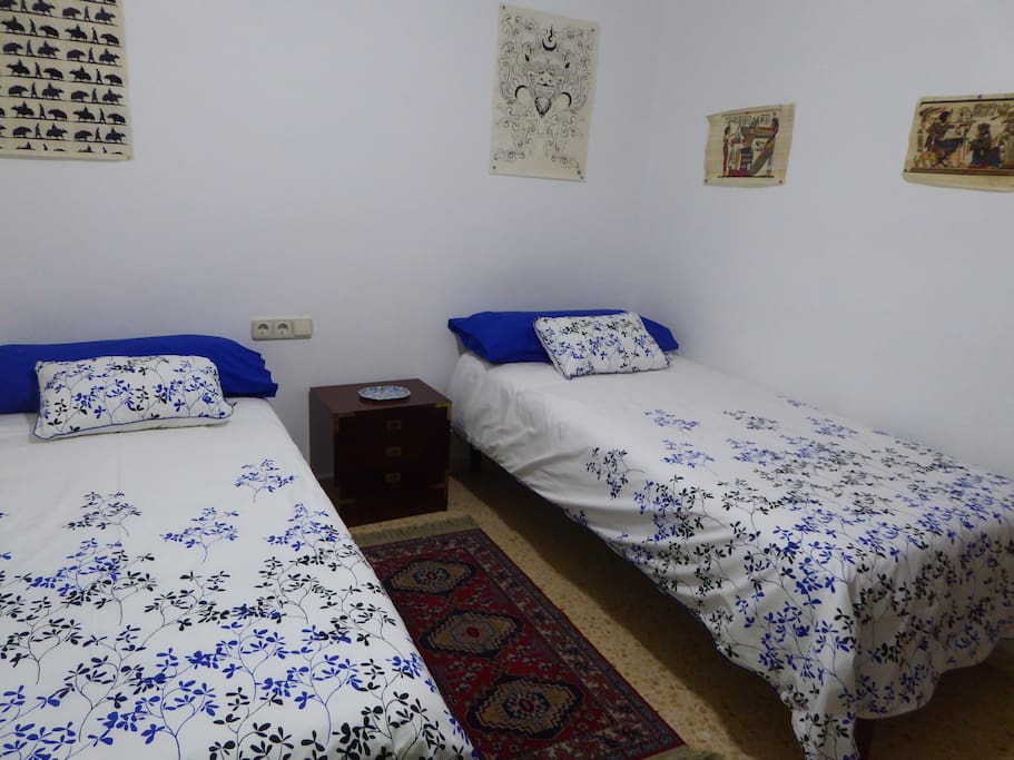 habitación con dos camas