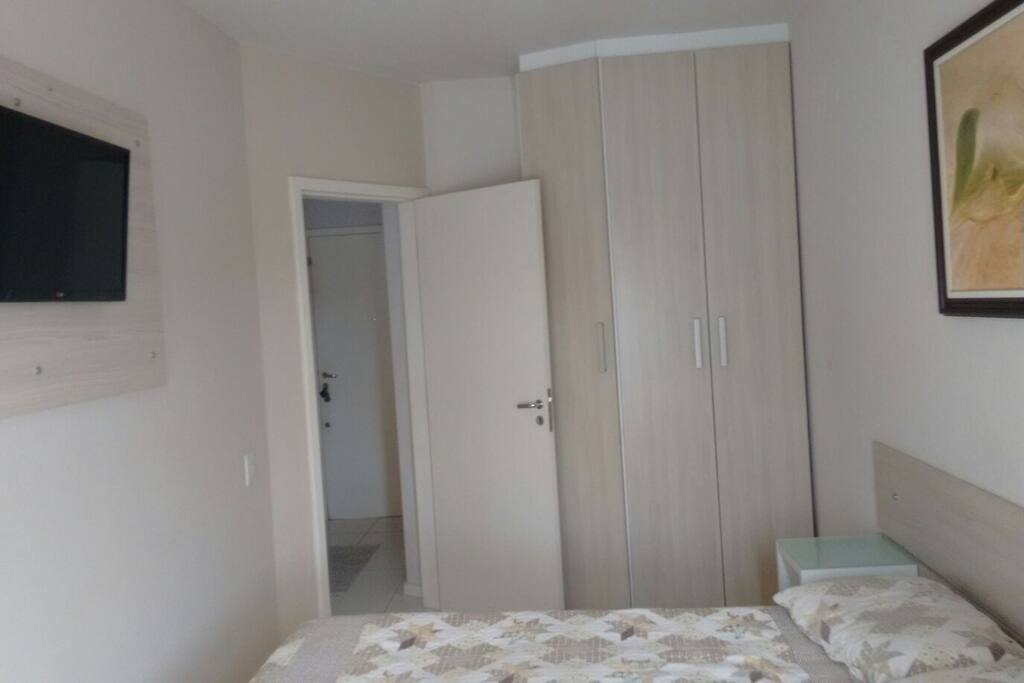 Quarto e armário