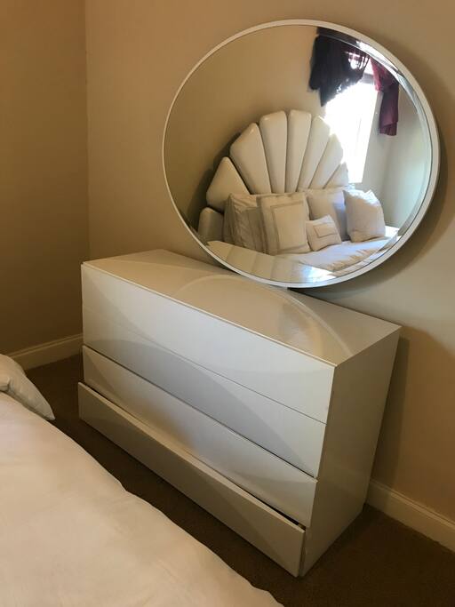 One standing mirror with drawer