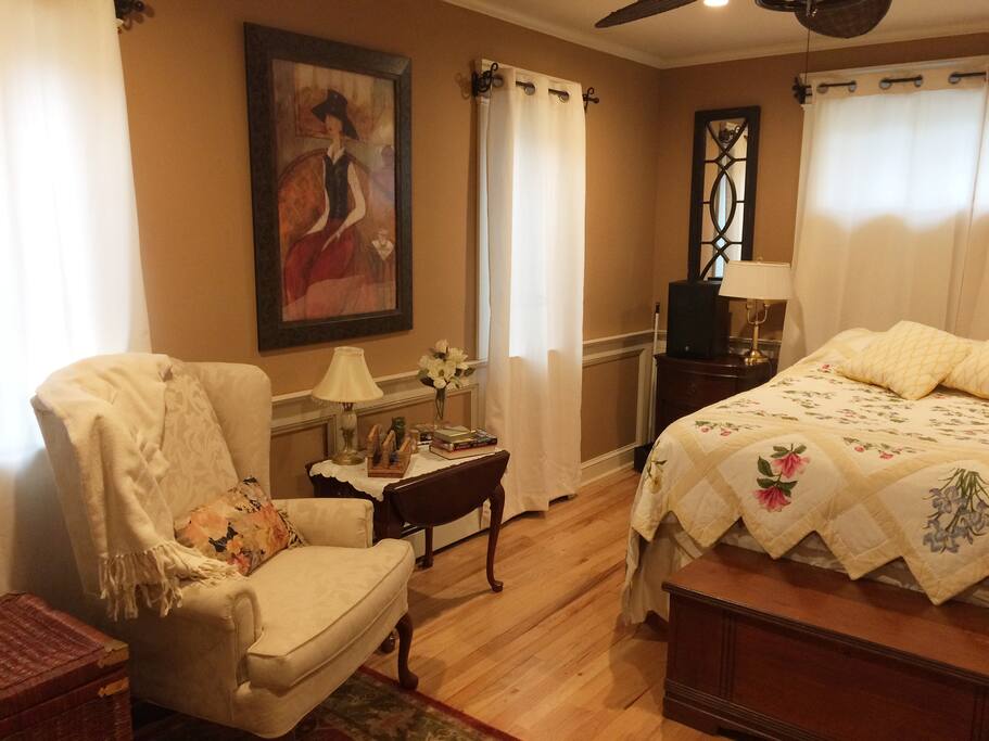 sitting/reading area in bedroom