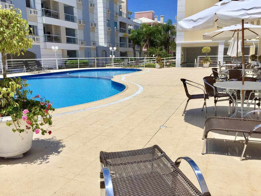 Condomínio com Quadra Esportiva - Piscina - Parquinho para as crianças / Excellent leisure area