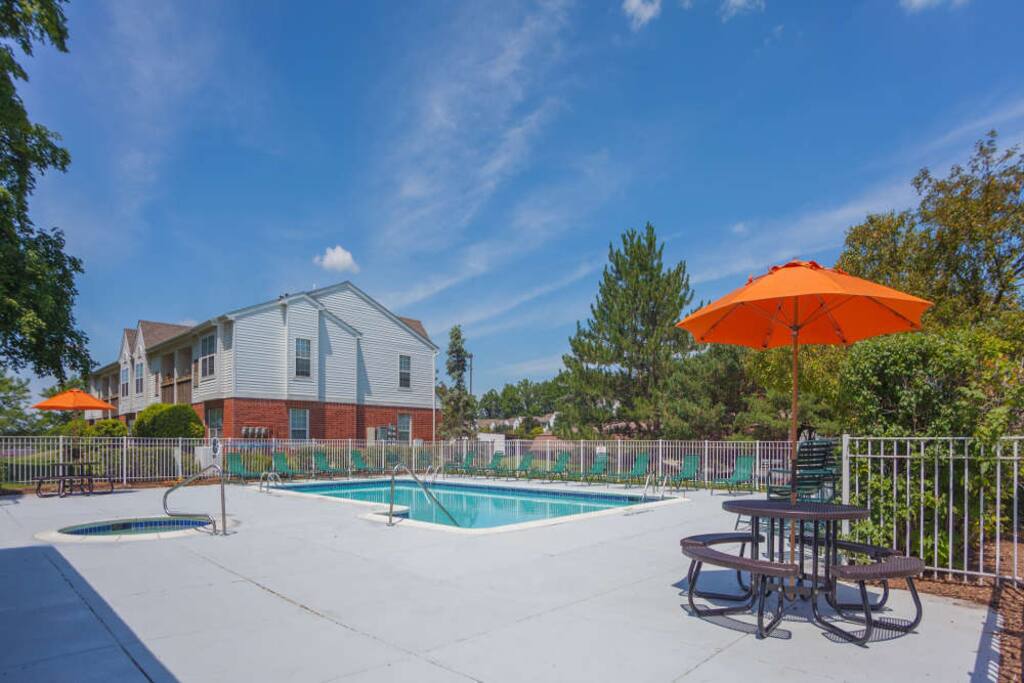 Pool and hot tube