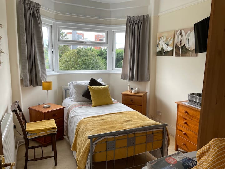 SouthendonSea Holiday Rentals & Homes England, United Kingdom Airbnb