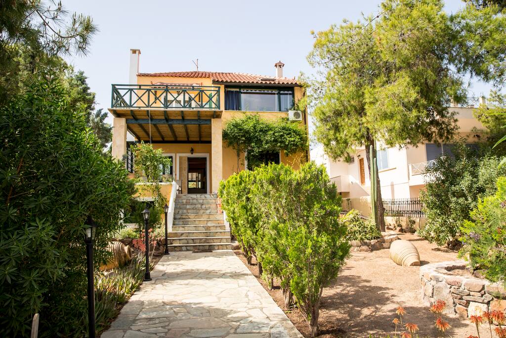 The treefull villa in Aigina!