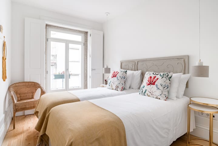 Flores Rooftop – Charm apt with Balconies and AC gallery image 4