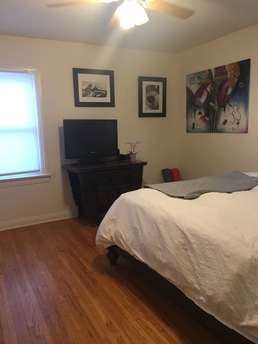 Master bedroom. King size bed. Tv with Directv and Apple TV.