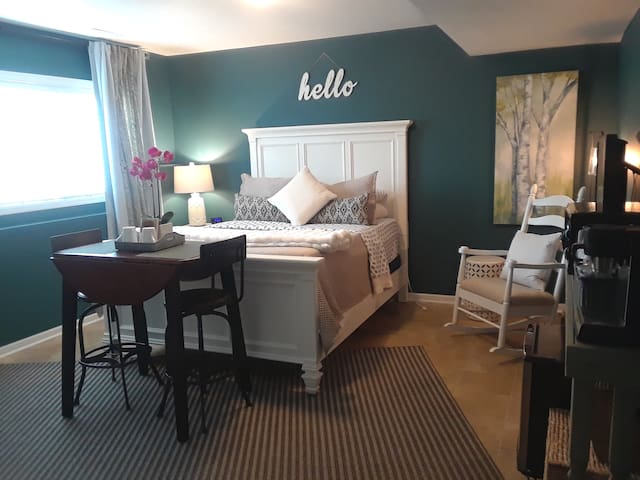 COZY, CLEAN, &NO ADDED CLEANING FEES!!