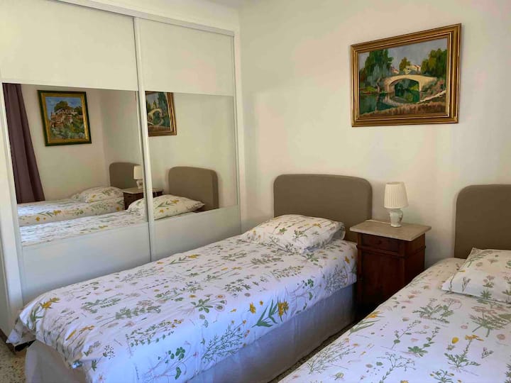 Ch 8, ghorofa ya 1, vitanda 2 90 au kitanda 1 180 cha kuchagua