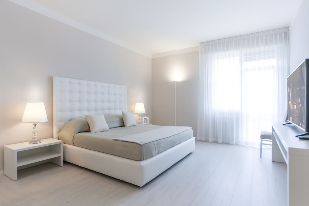 master bedroom: river side