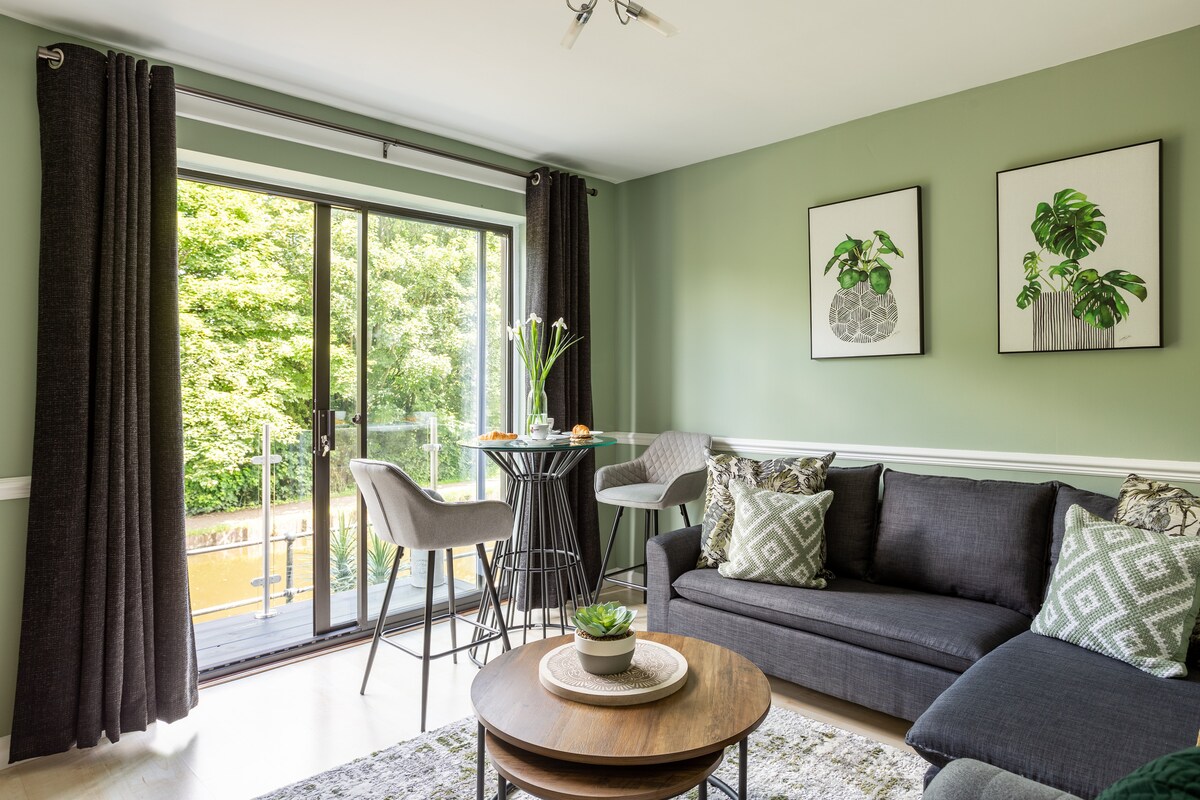 Annuncio Airbnb popolare: Luxury Canalside home close to Leeds City Centre a Horsforth