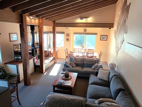 Top performing Airbnb: Sheer Bliss- Modern & Fully equipped Chalet in Dinner Plain