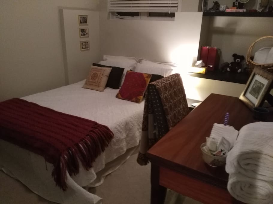 Cozy guest room sleeps 2