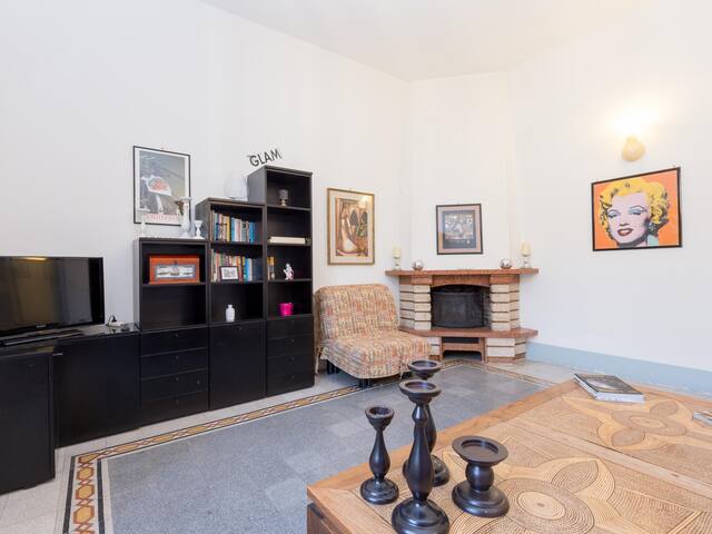 Vatican Comfortable Sunny Apartment gallery image 4