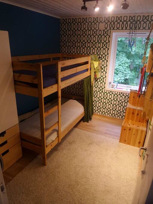 1st bedroom with bunk bed for 2 persons.