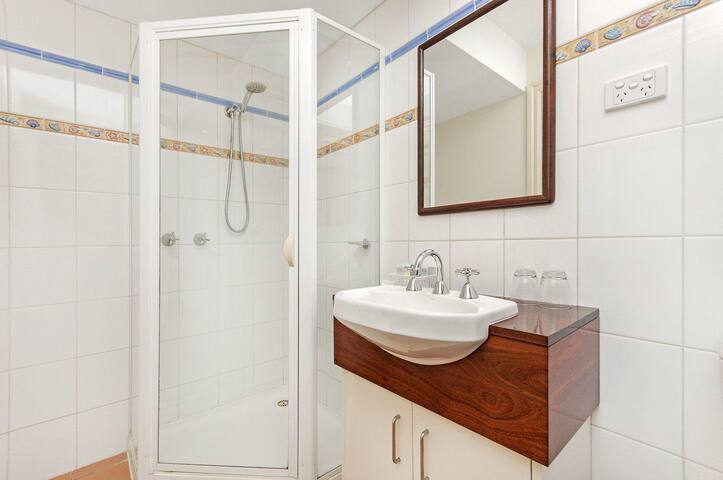 Shearwater Riverview Apartment gallery image 3