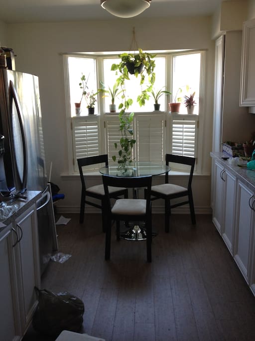 Eat-in kitchen
