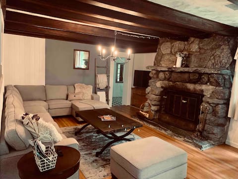 Popular Airbnb listing: Berkshire 4 bed Historic Farmhouse of Sir Kitson in Berkshires