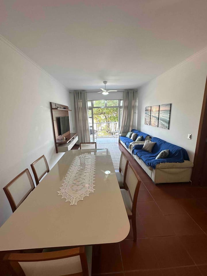 غرفة طعام متكاملة بشرفة 