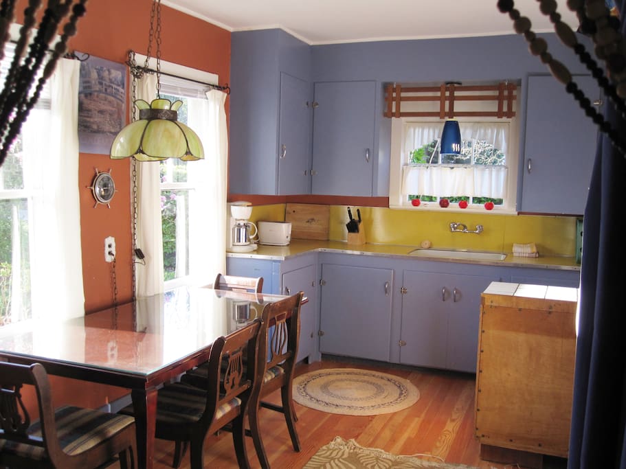 Boxwood Cottage features a full kitchen.