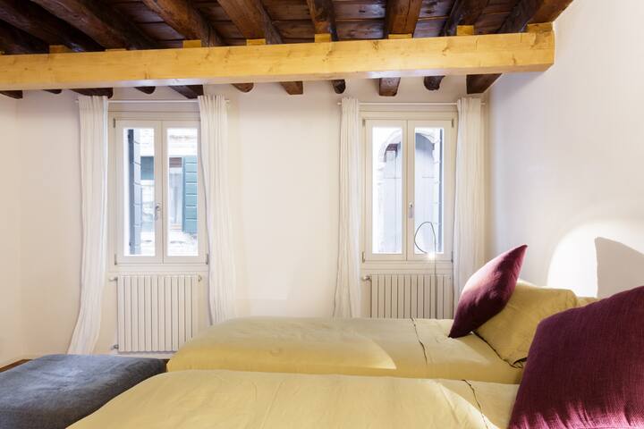 Spacious and central apt in the San Marco district gallery image 4