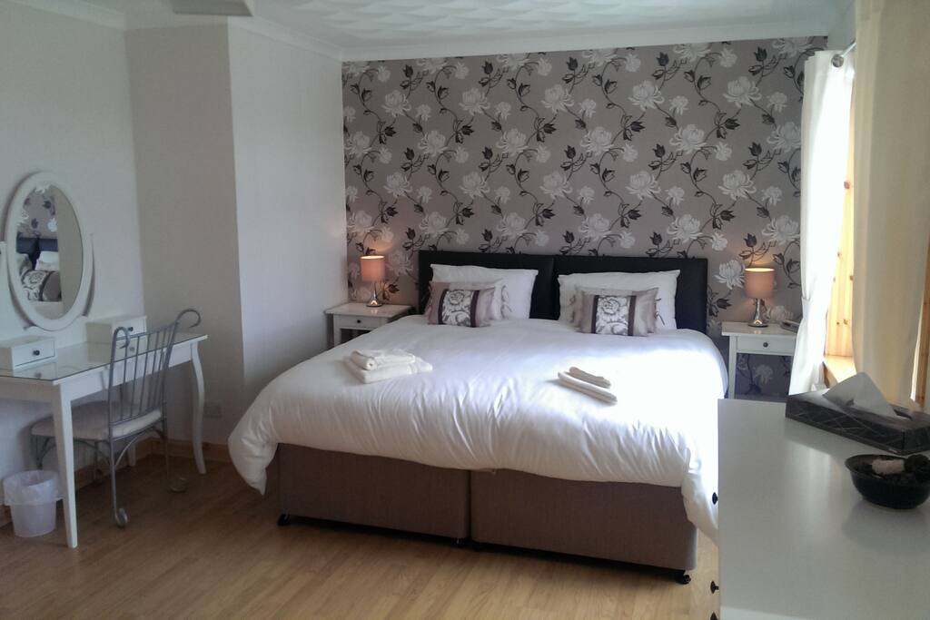 Front bedroom with ensuite facilities. can have either a super kingsize bed or two single beds