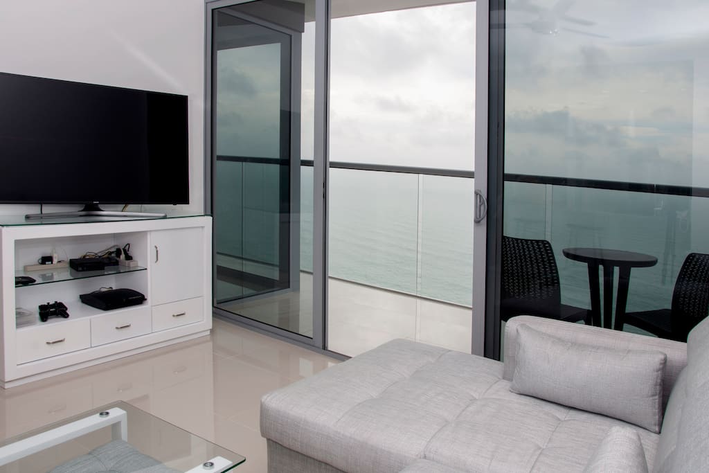 Living Room with 50' TV