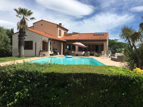 Luxury villa with amazing views in 3200m2