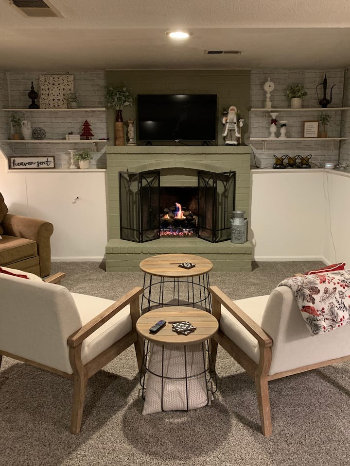 Cozy Guest Suite with Fireplace & Private Entrance