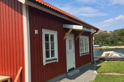 Hamburgö Newly built Cabin Directly at Havet 2-4 pers